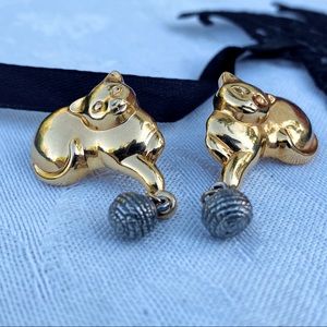 Vintage gold metal kitty-cat whimsical dangly earrings for pierced ears
